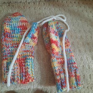 NWOT  BP knit mittens with string - One size